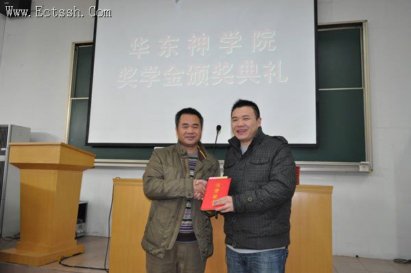 ������ѧԺ������Ƚ�ѧ��䷢����